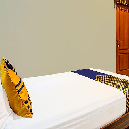 Spot On 91530 Sumpil Syariah Hotell Malang Exteriör bild